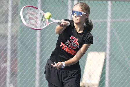 Dodgers topped by Marshalltown in tennis